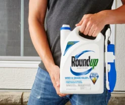Roundup Ready-To-Use Weed & Grass Killer III With Comfort Wand, 1.33 Gal. -Garden Oasis 810543472 2