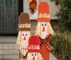 "Welcome" Scarecrow Family & Light-Up Wreath Decor -Garden Oasis 810596416 5